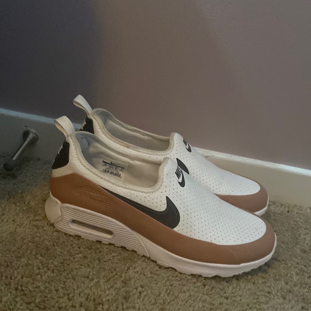 Nike air tennis shoes